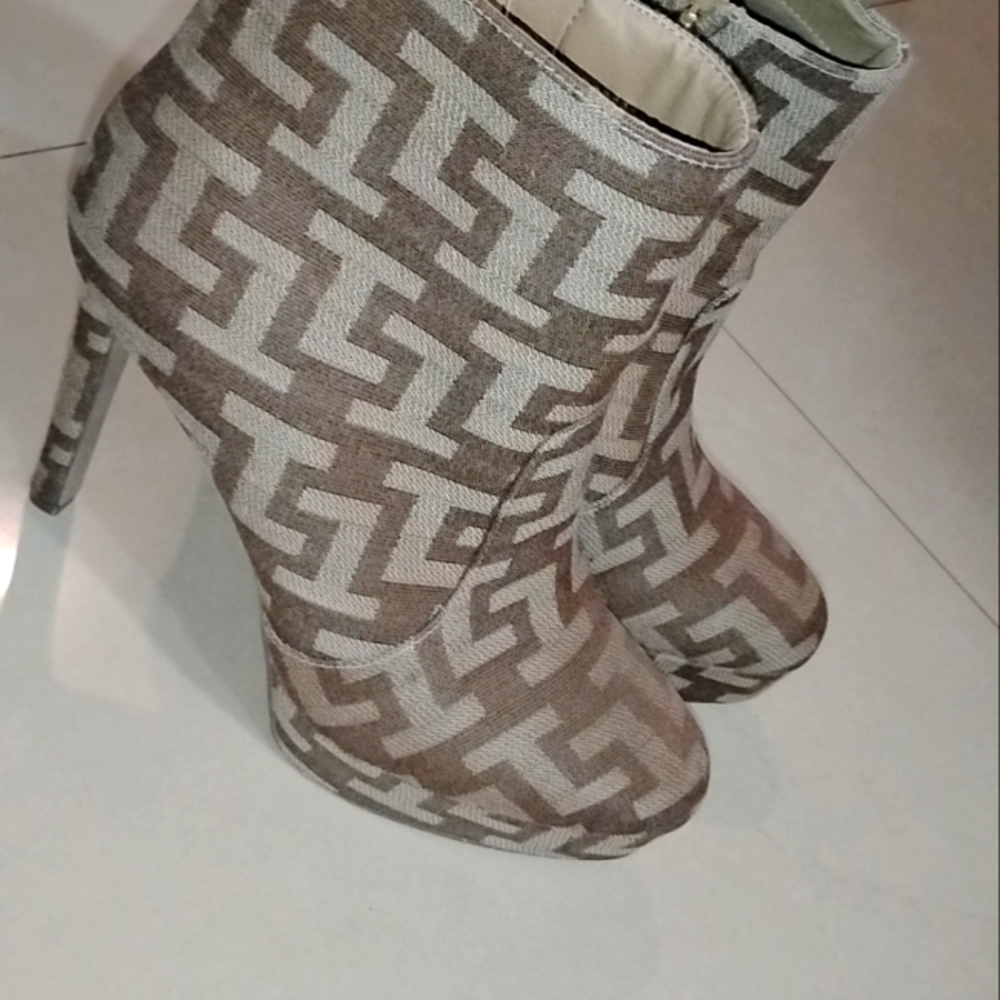 Lightly worn Booties Shoe dazzle